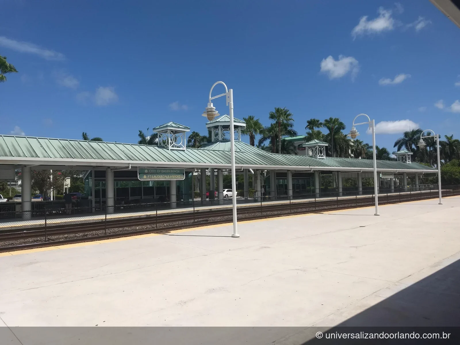 Plataforma de estação de trem em Dania Beach, no sul da Flórida