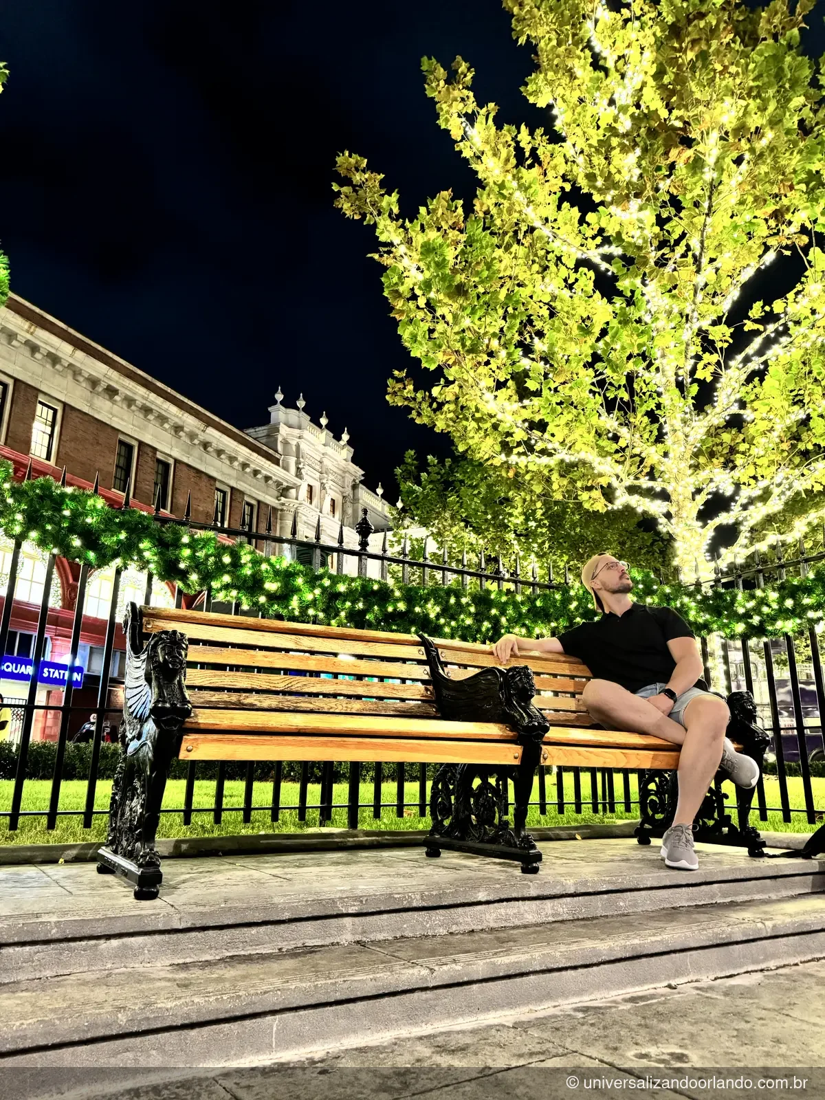 Festões e luzes na Londres cenográfica da Universal