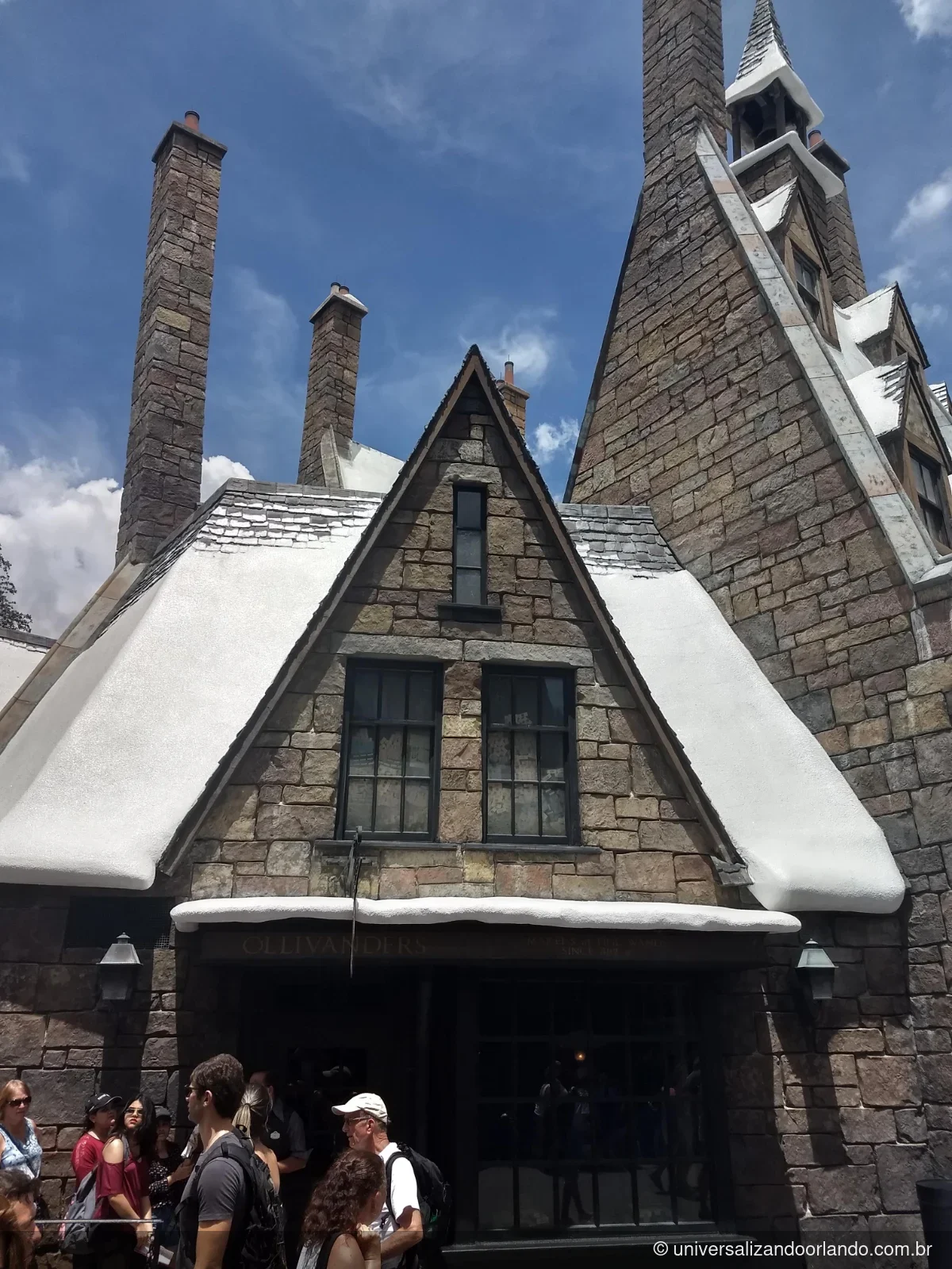 Fachada da loja de varinhas Olivaras, em Hogsmeade