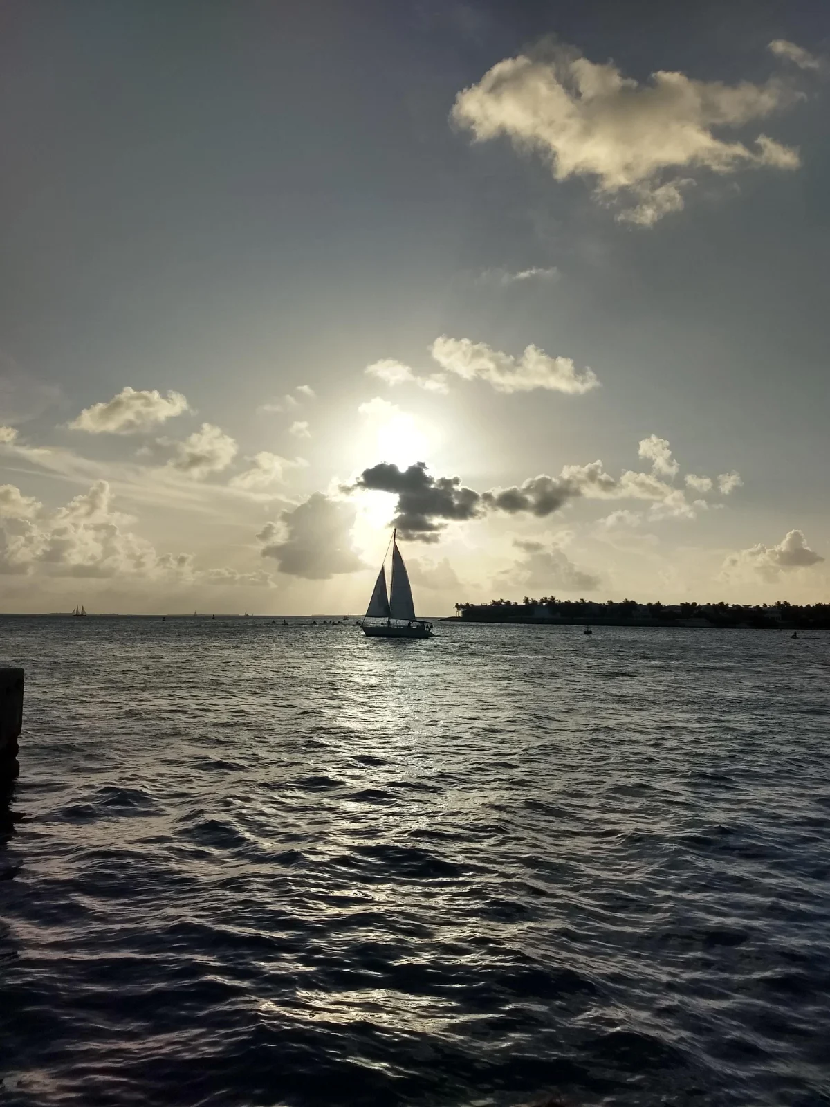 Pôr do sol na baía de Miami, fecho de um dia de bate-volta de Orlando a Miami