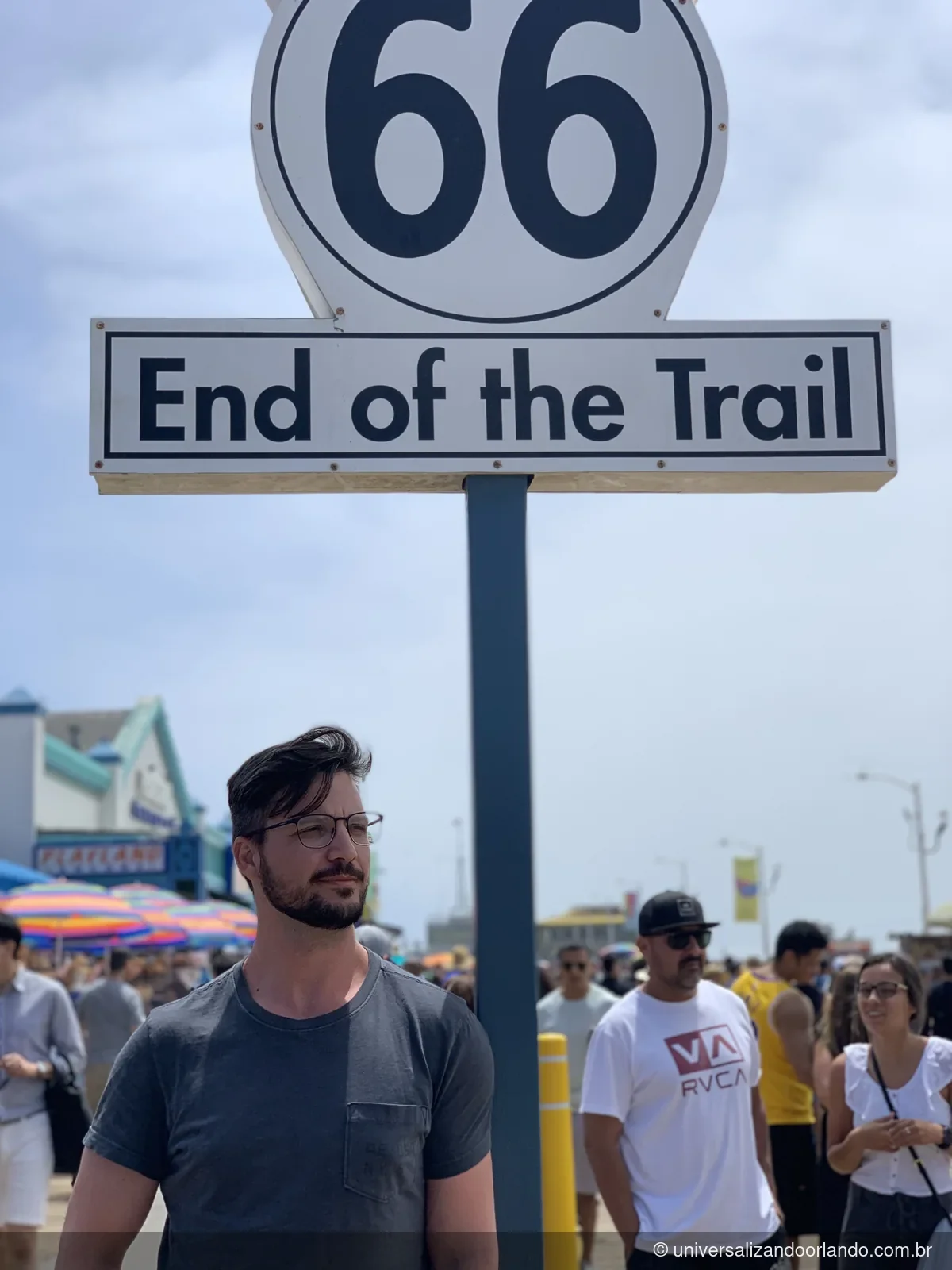 Placa que marca o fim da Rota 66, no píer de Santa Monica