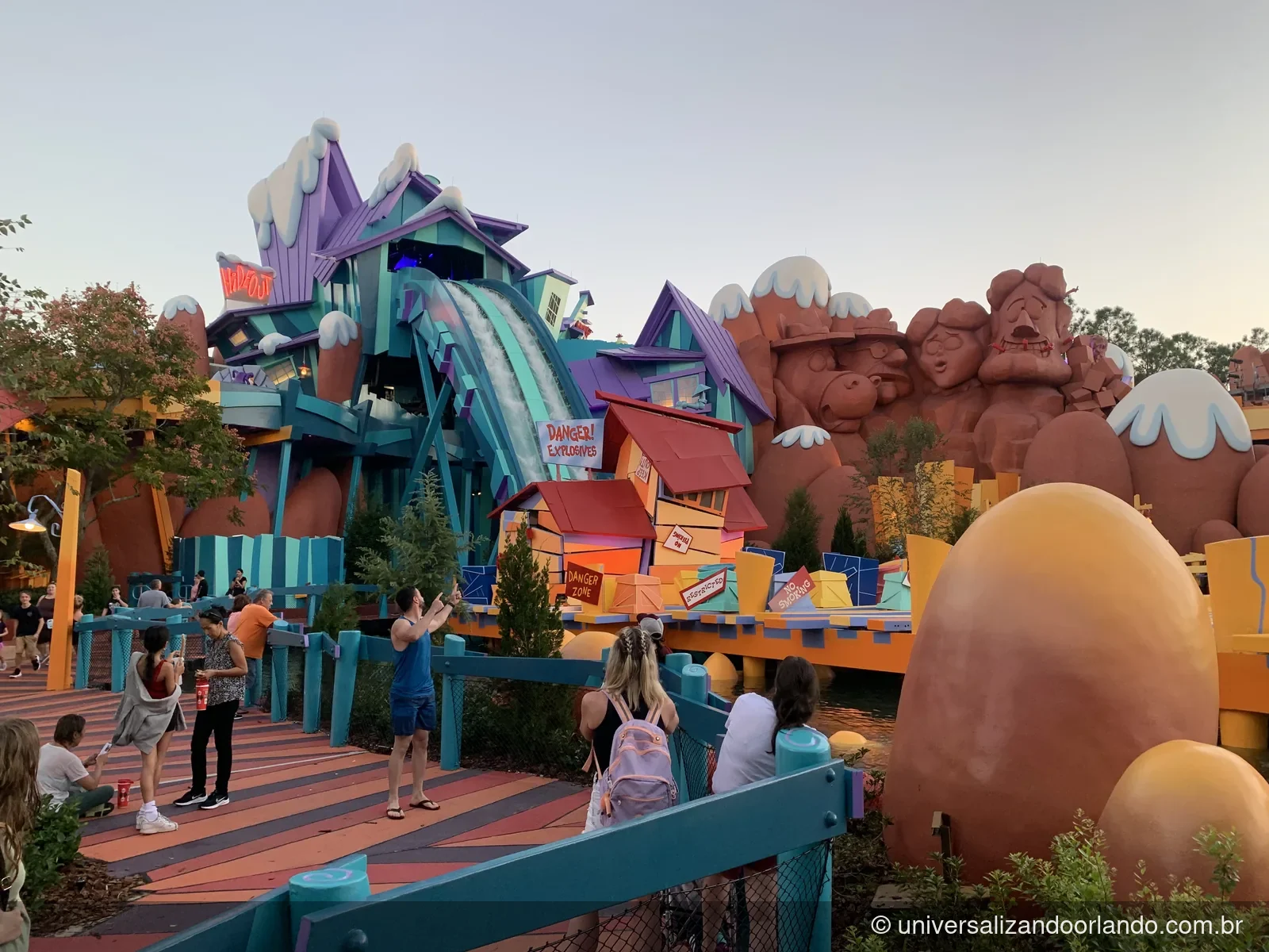 O Toon Lagoon no fim da tarde, a melhor hora para fotografar os parques à noite
