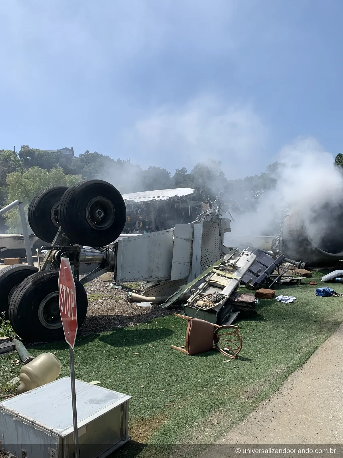Cenário de destroços montado para filmagem no backlot