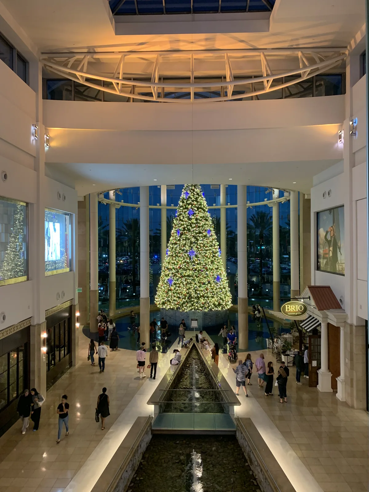 Árvore de Natal no Mall at Millenia, shopping de Orlando